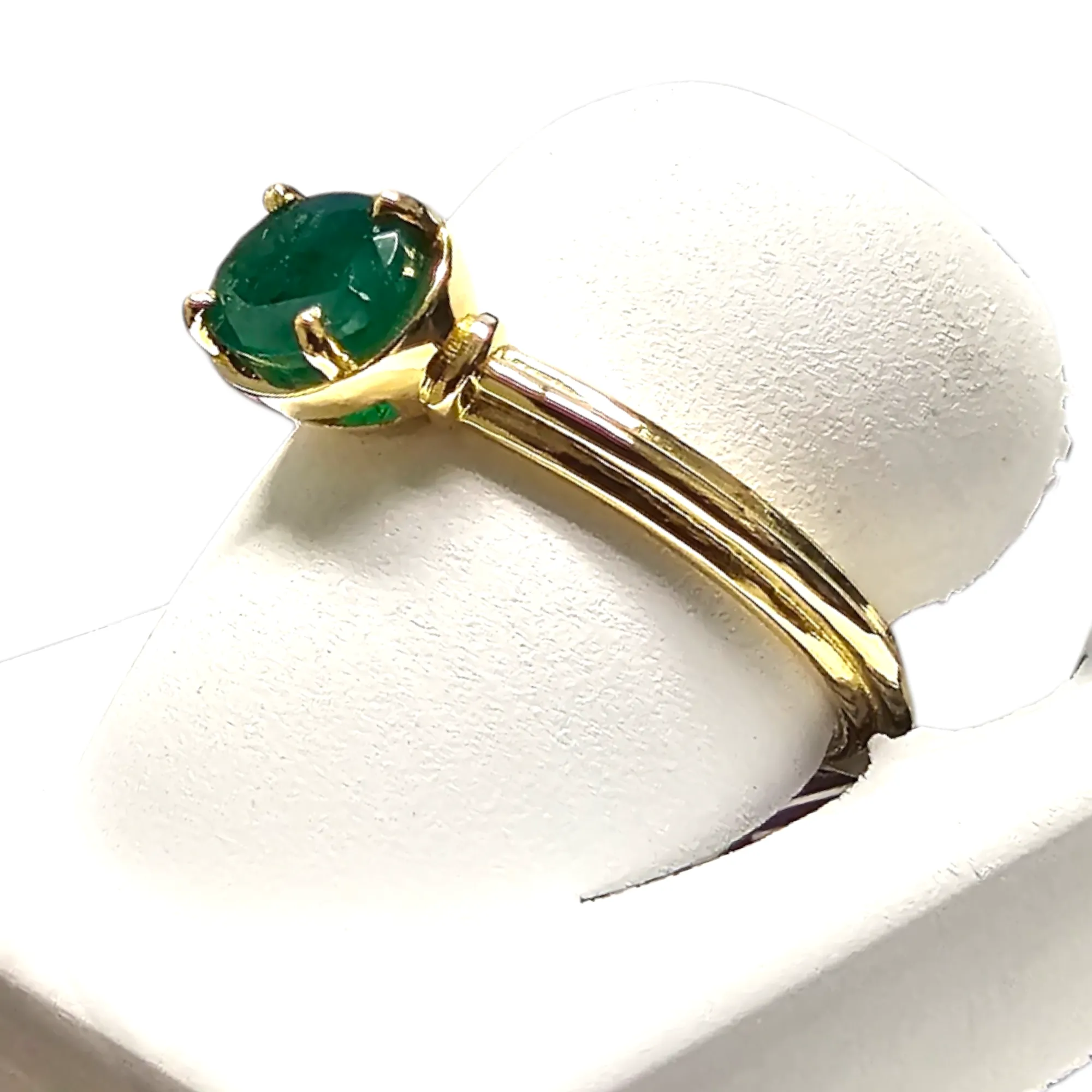 18Kt Yellow Gold Emerald Ring