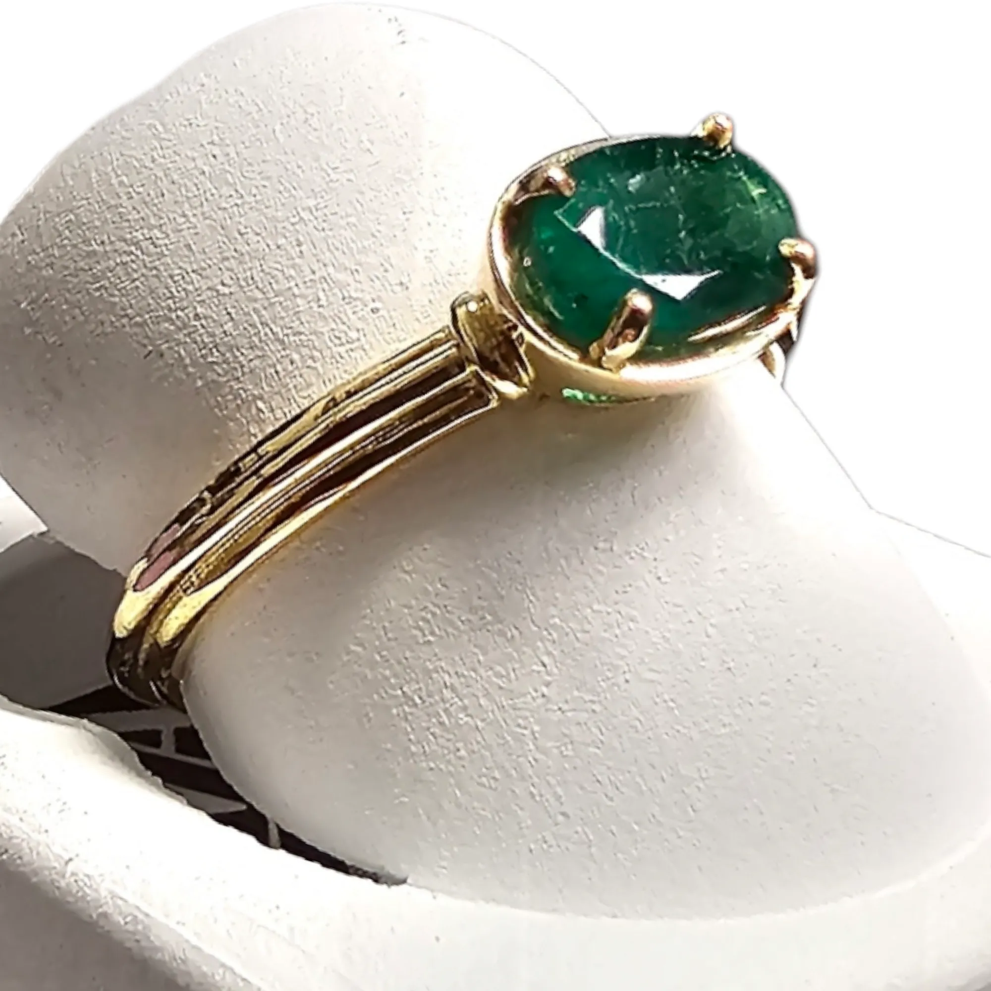 18Kt Yellow Gold Emerald Ring