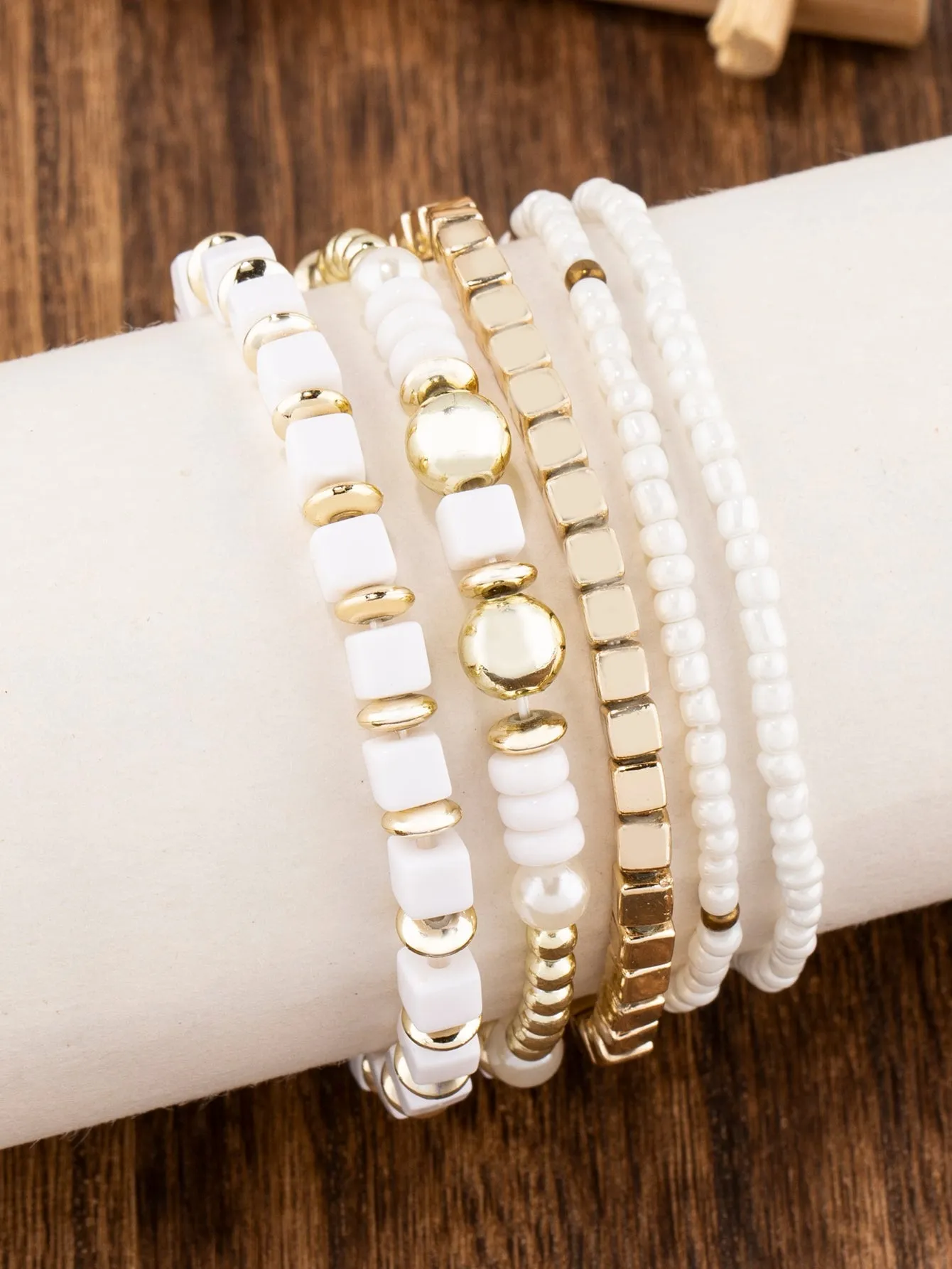 5pcs Minimalist White Beaded Bracelet Boho Crafted Creative Beads Design