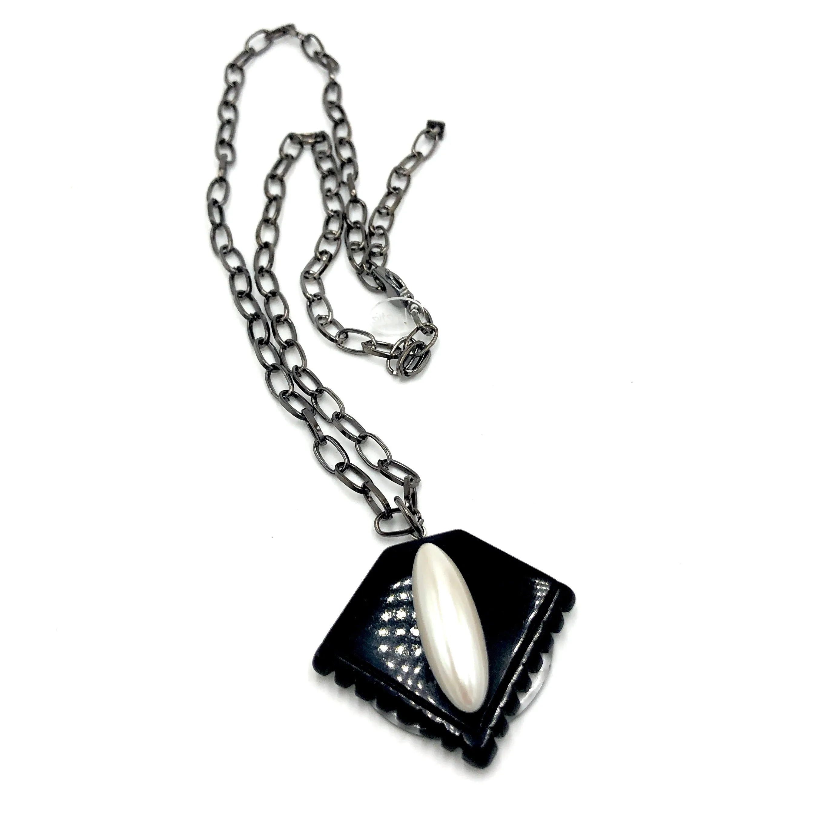 Black Pearl Carved Deco Chain Necklace