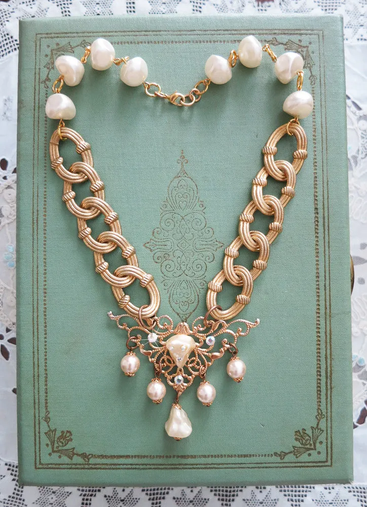 Dazzling Gold With Pearl Necklace