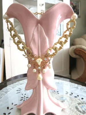 Dazzling Gold With Pearl Necklace