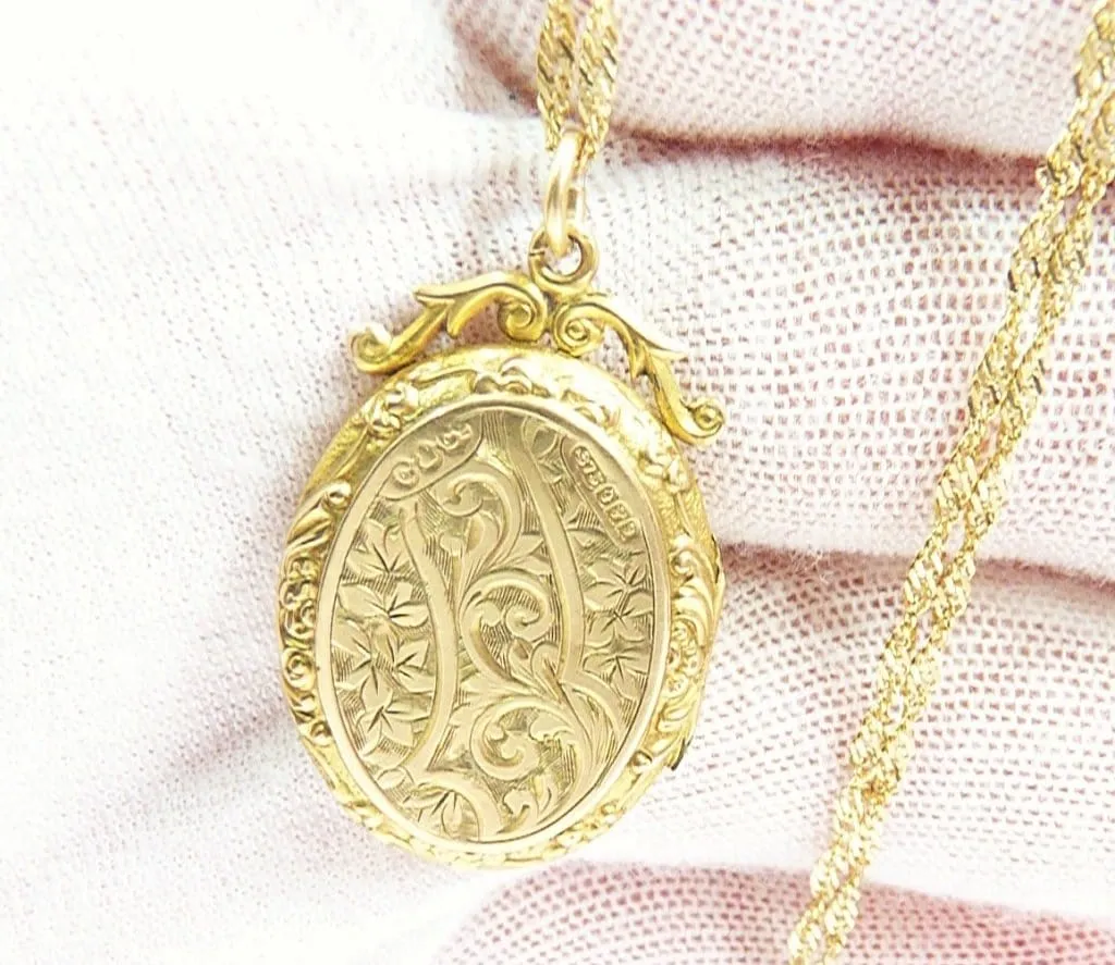 Edwardian Hallmarked 9ct Yellow Gold Locket Heart Cartouche E R With Elegant 18 Inch Necklace