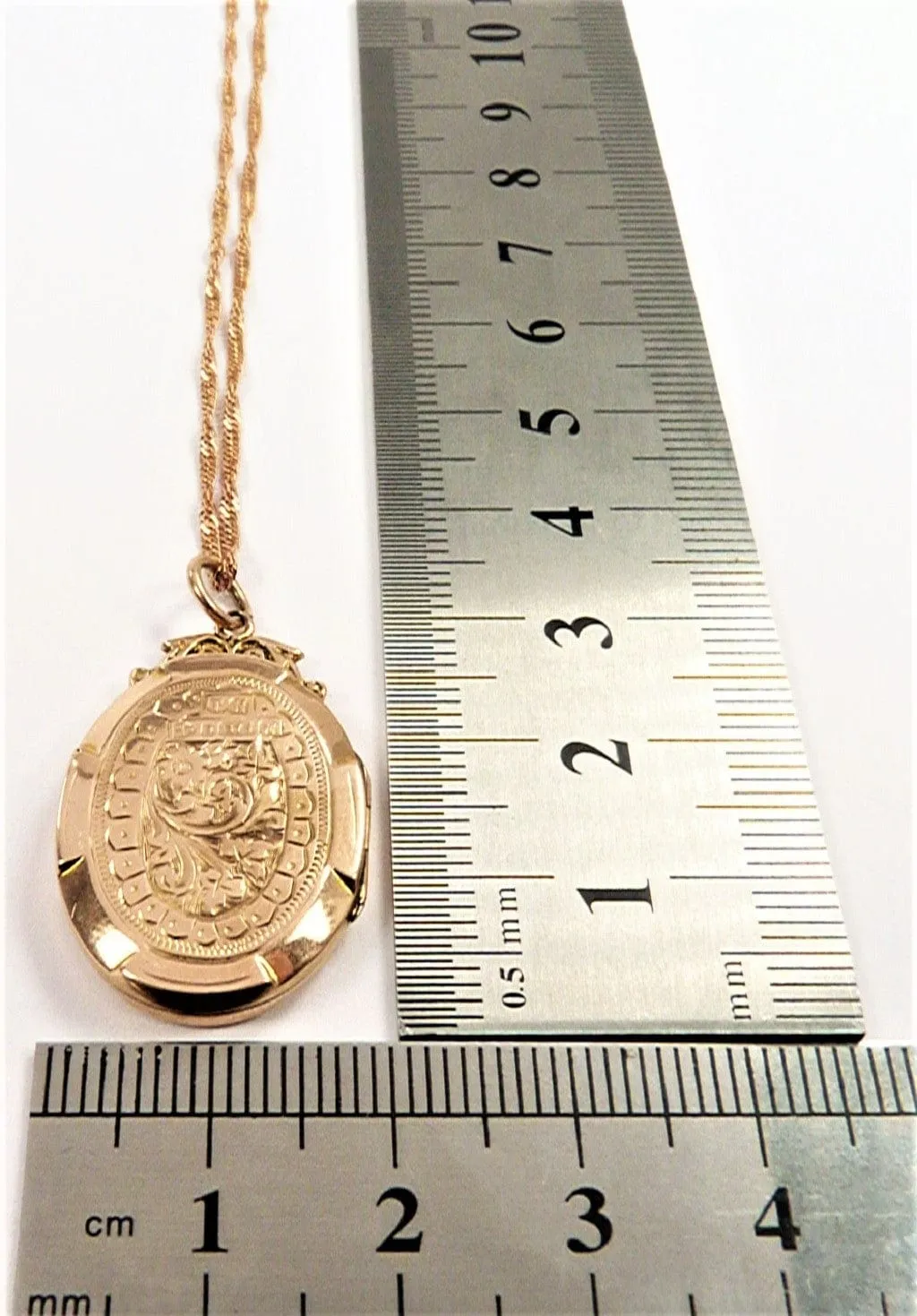 Elegant Antique Solid Gold Keepsake Locket 1908 With 18 Inch Necklace