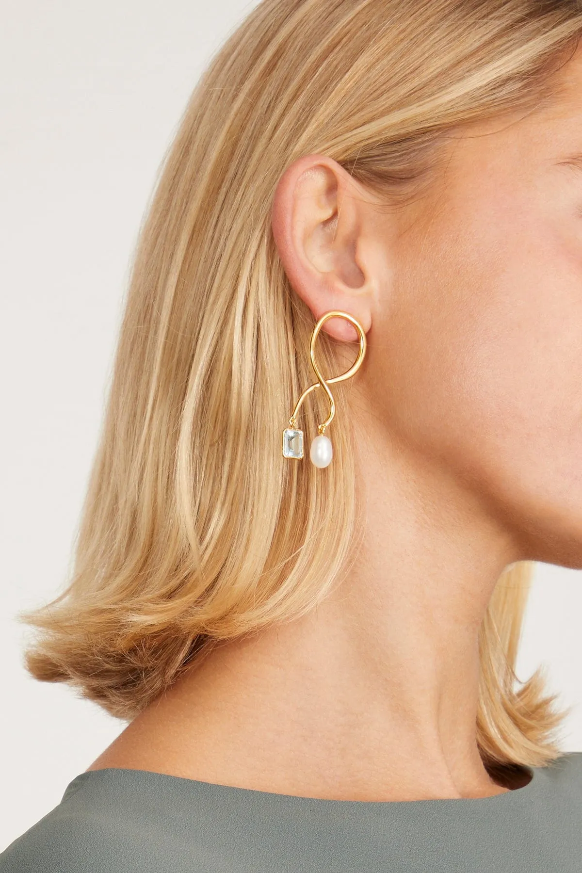 Etienne Earrings in Gold