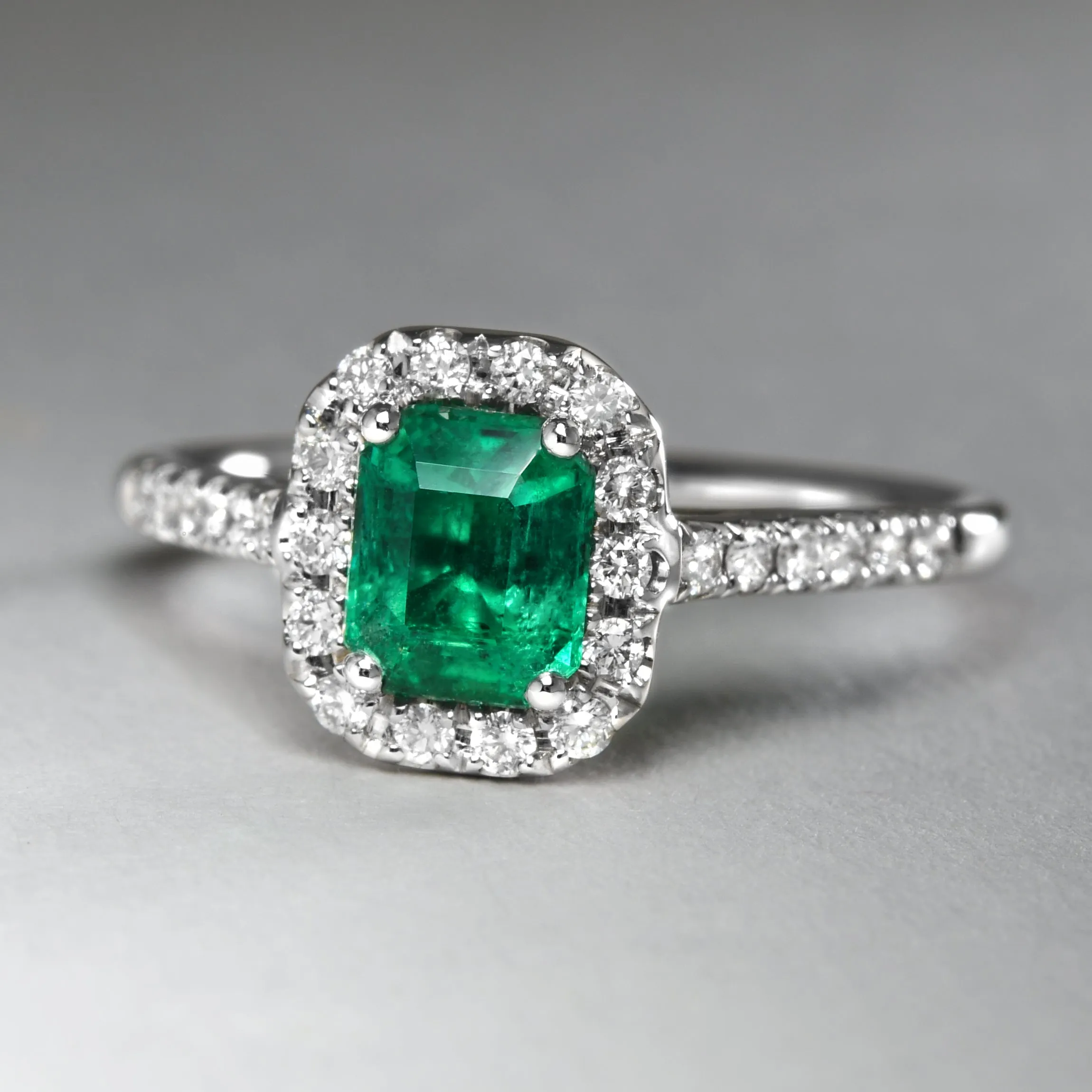 Exceptional Emerald Ring