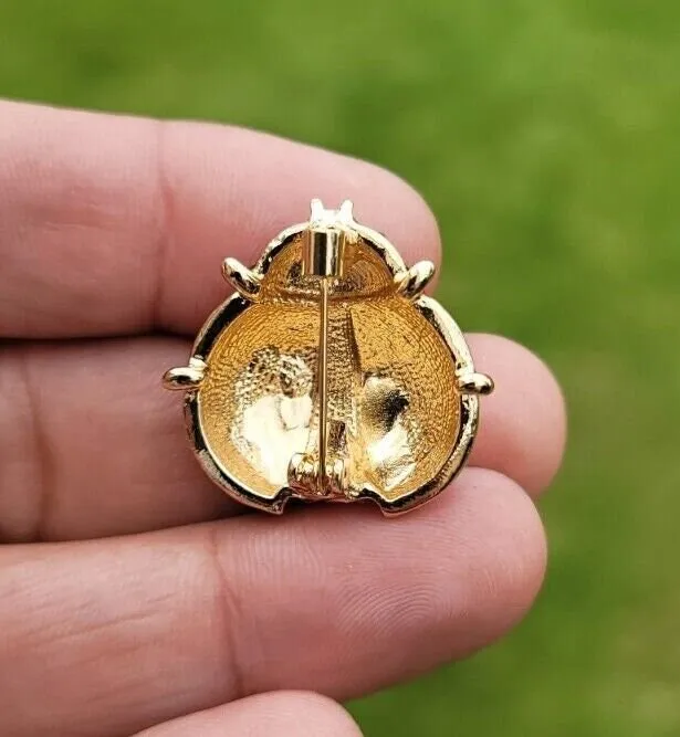 Ladybird beetle brooch vintage look queen broach gold plated bug pin k21 bird