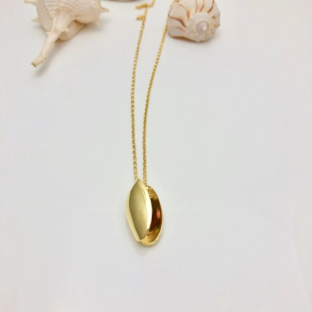 Open Clam Shell Necklace With Pearl (silver or gold)