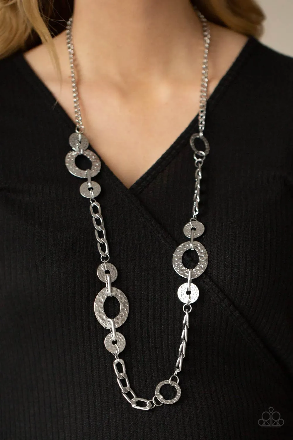 PAPARAZZI Mechanically Metro - Silver NECKLACES